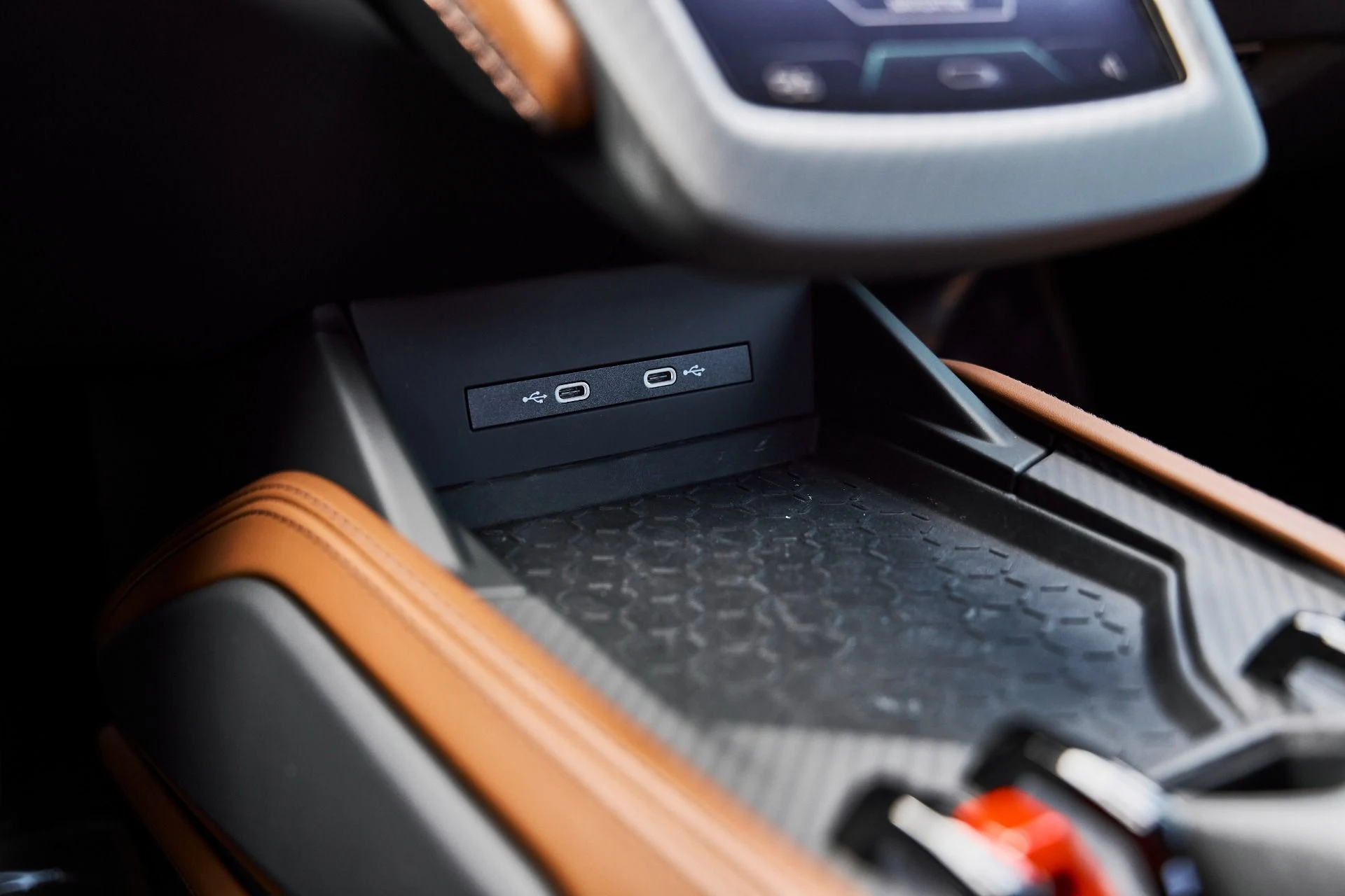 mph067_955935478_Used_2025_Lamborghini_Revuelto_Base_1777078193_140dad7777