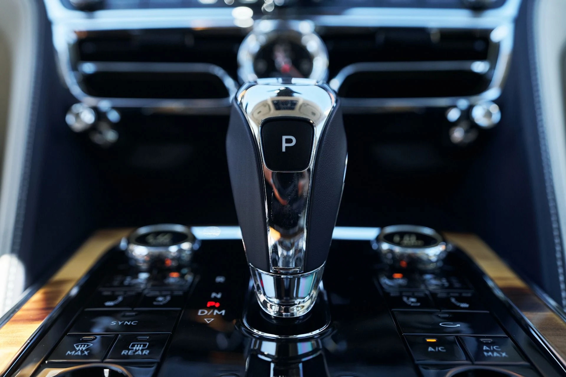 mph067_958310068_Used_2024_Bentley_Flying_Spur_Mulliner_W12_1760650714_8b003b9feb