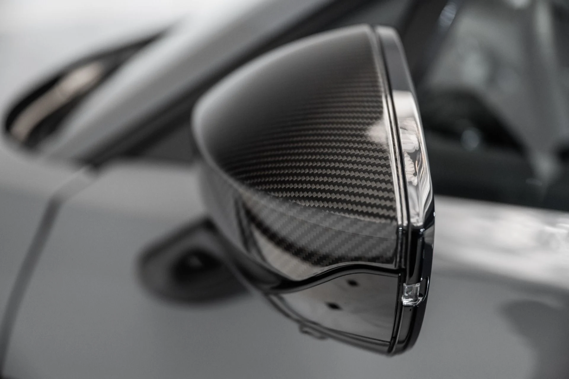 mph067_960899130_Used_2023_Aston_Martin_DBX_707_1744811376_2b6c78f9de
