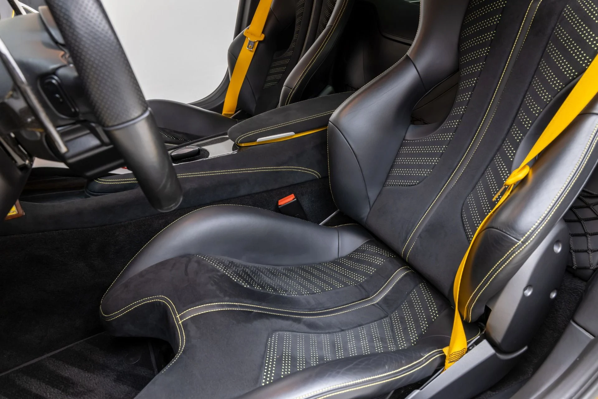 mph068_1013253188_Used_2014_Ferrari_F12berlinetta_1766171664_7eed16725b