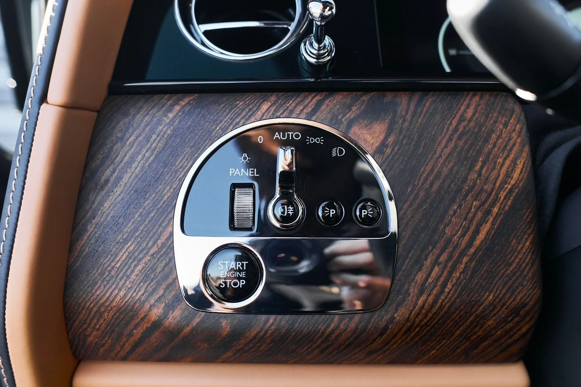 mph068_102537469_Used_2025_Rolls_Royce_Cullinan_Base_1766020490_cc86c4f75e