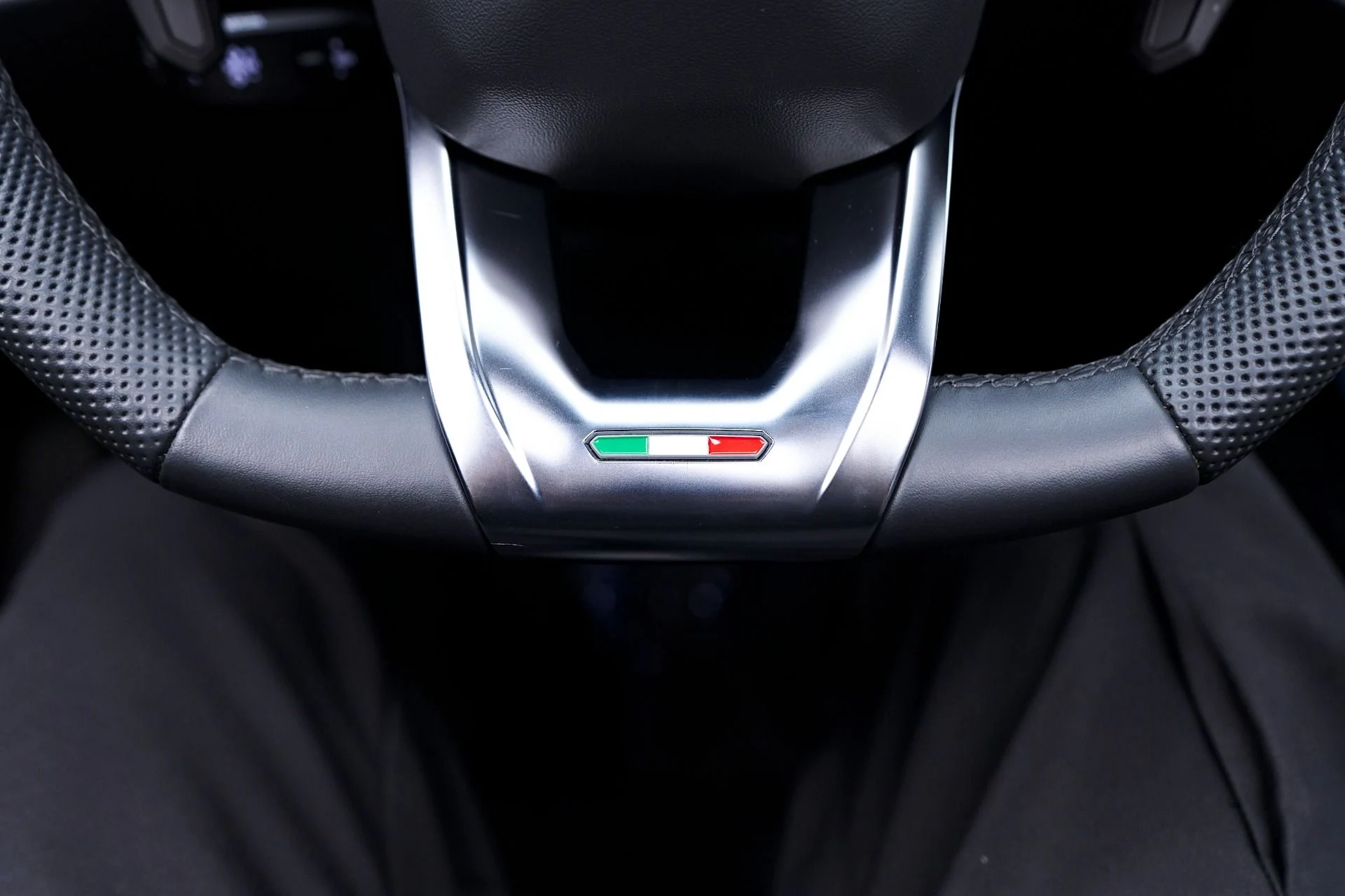 mph068_1133550807_Used_2020_Lamborghini_Urus_Base_1754965756_2a8e0a77c4