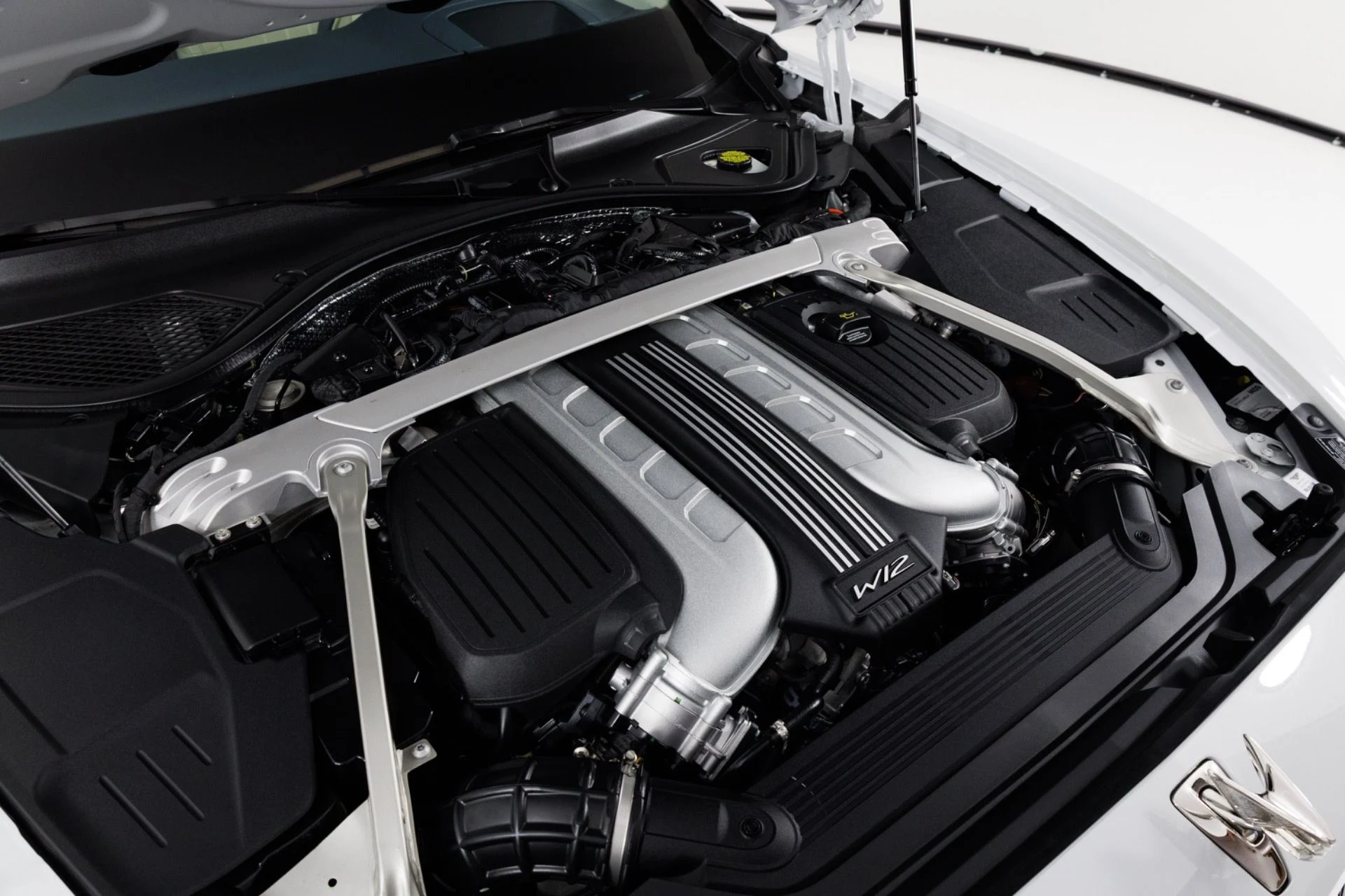 mph068_1163179985_Used_2020_Bentley_Flying_Spur_W12_1776899568_e997ef30ea