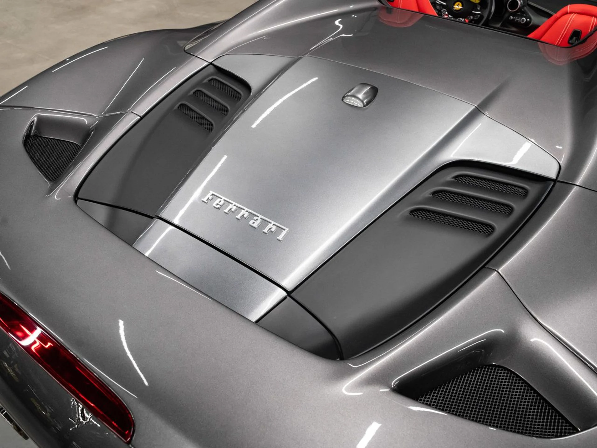 mph068_1197670586_ferrari_f8_spider_2021_04e52dc118