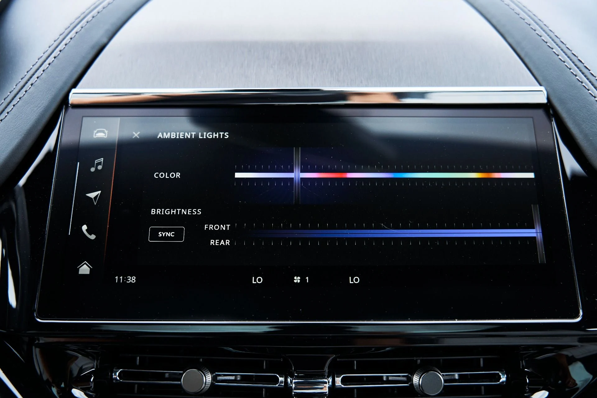 mph068_1235197388_Used_2025_Aston_Martin_DBX_707_1775008052_d6258d2b2d