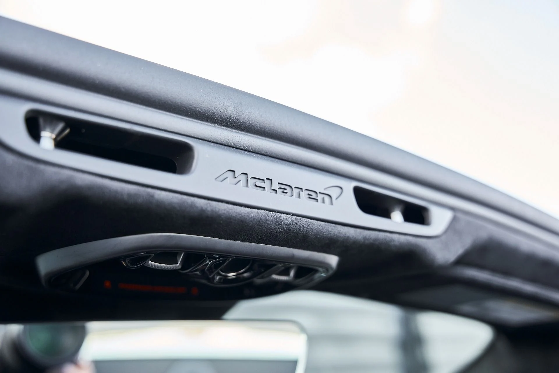 mph068_1256942825_Used_2025_Mc_Laren_Artura_1771382345_303e28a0a5