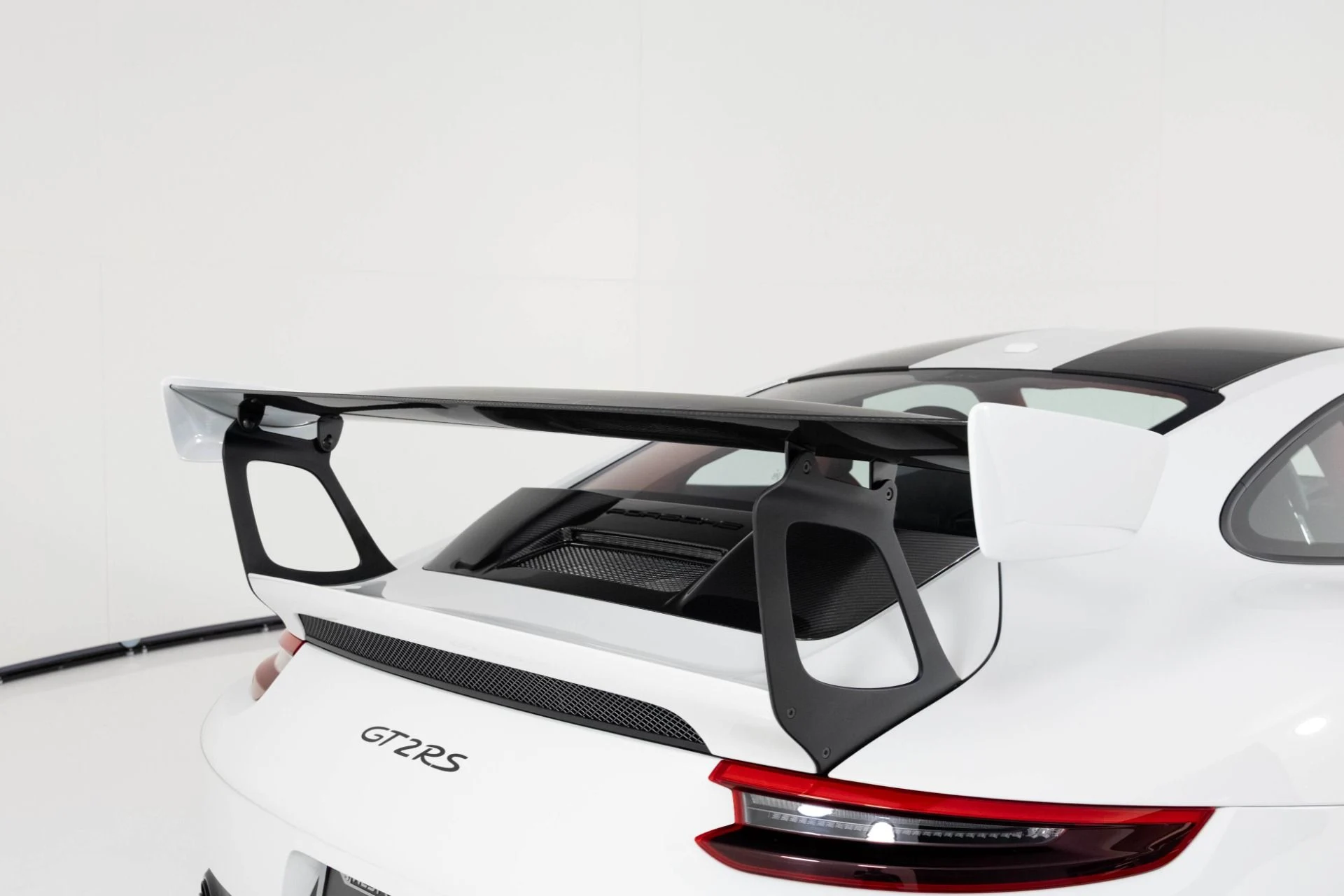 mph068_1277502488_Used_2018_Porsche_911_GT_2_RS_1763508422_322a989b45