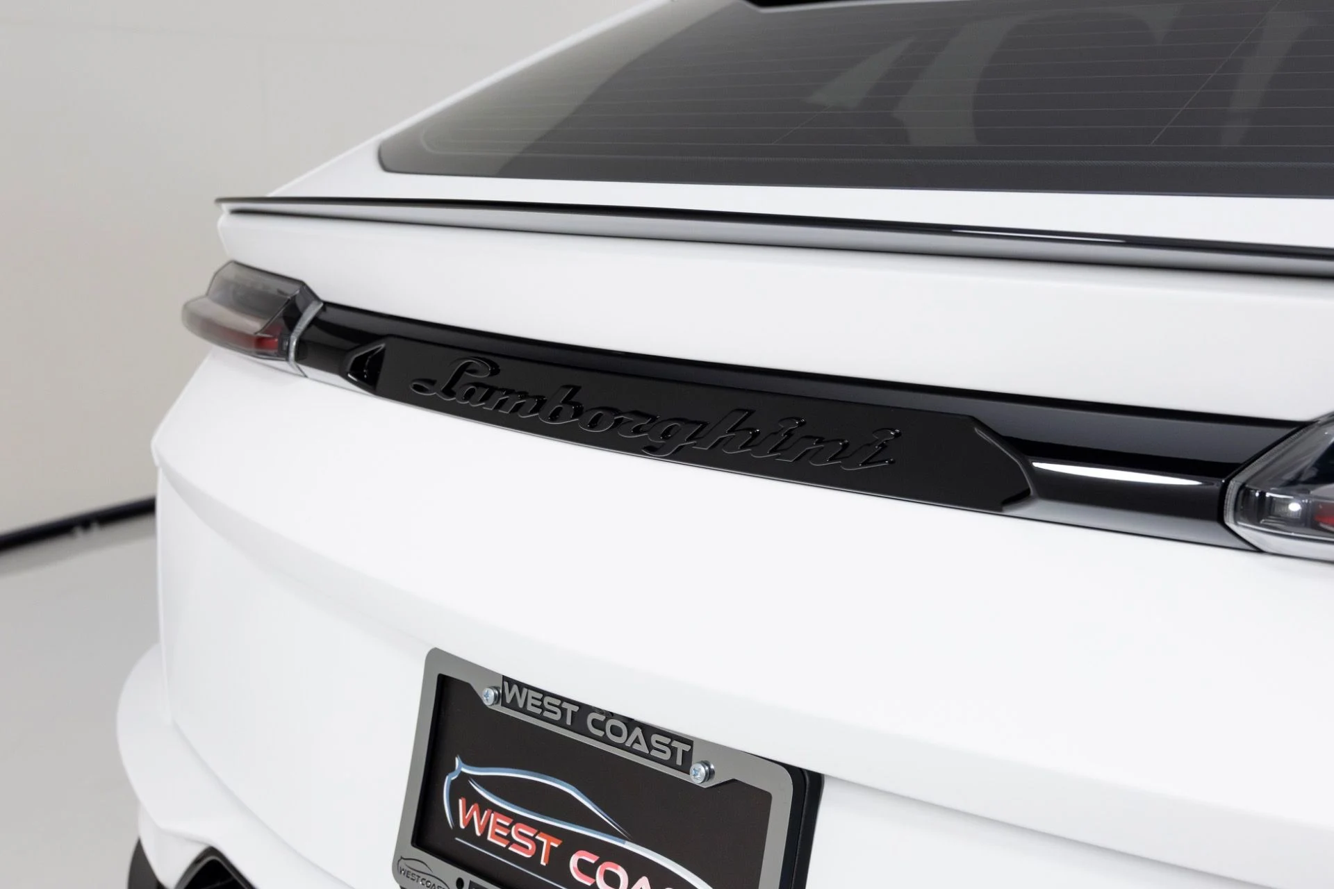 mph068_1321841151_Used_2024_Lamborghini_Urus_S_1765302069_9529abd6db