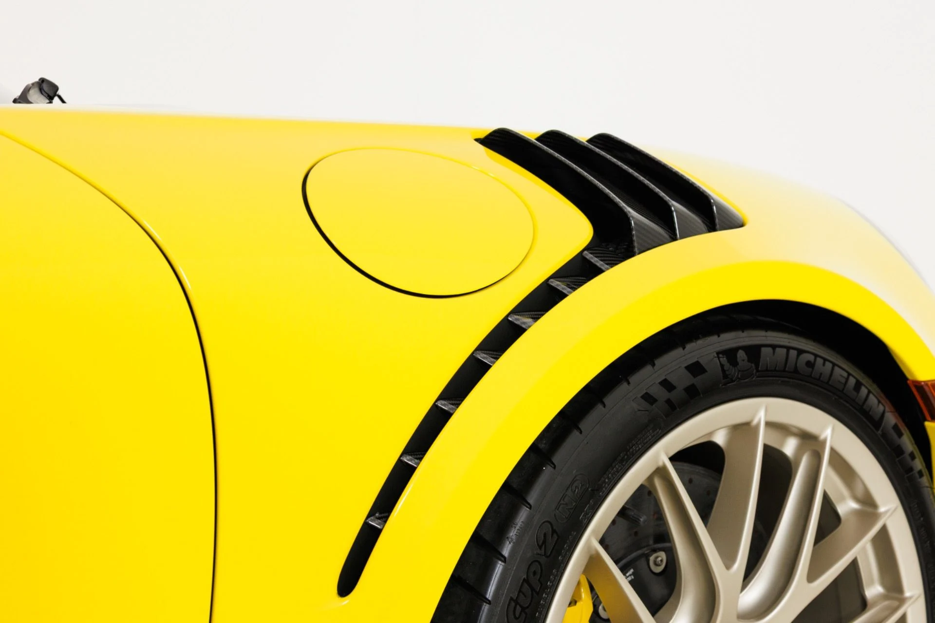 mph068_1398501868_Used_2018_Porsche_911_GT_2_RS_1787778696_315ba5abdc