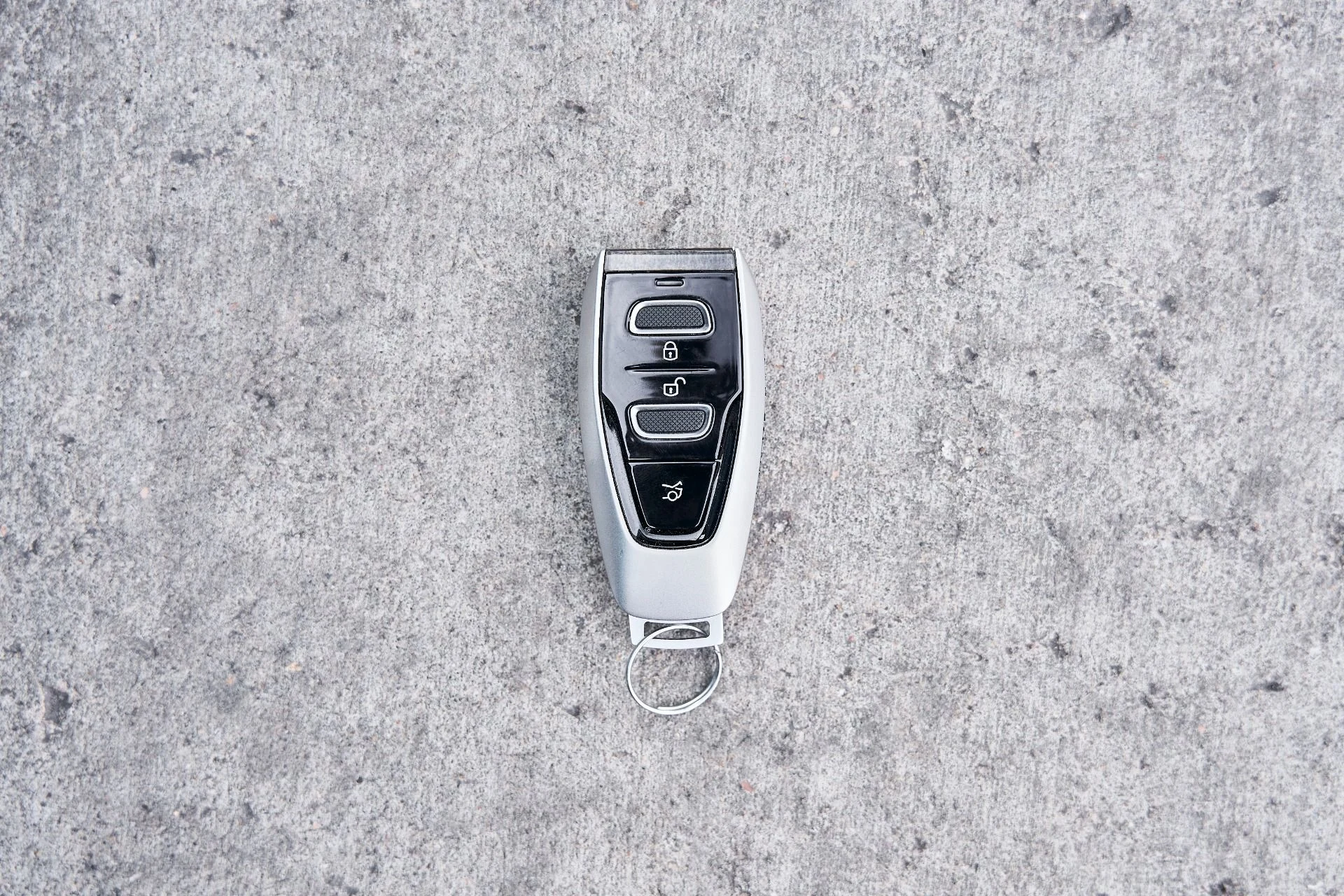 mph068_1405073138_Used_2024_Aston_Martin_DB_12_1772678031_c9e0fed296