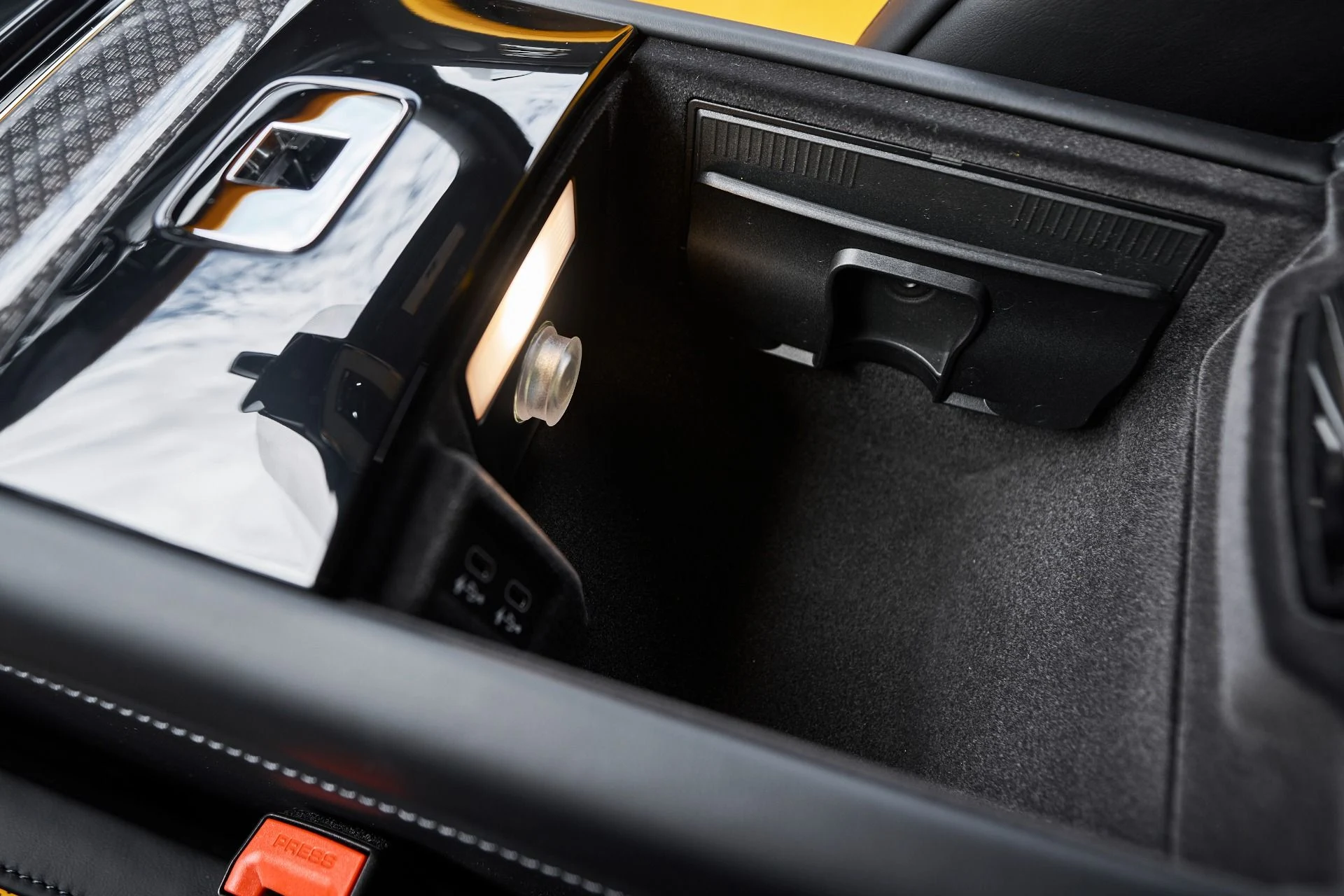 mph068_1533299045_Used_2025_Rolls_Royce_Ghost_Black_Badge_1763167860_2806690aad