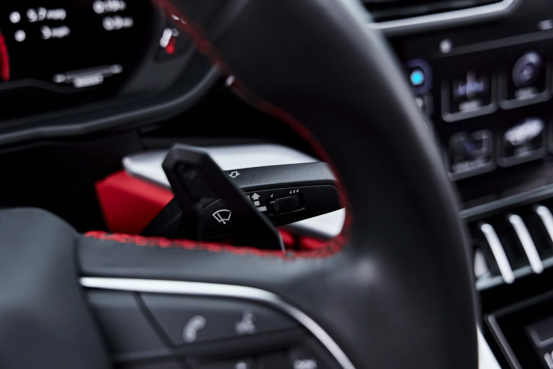 mph068_1636644216_Used_2023_Lamborghini_Urus_S_1784684517_2a7196fc04