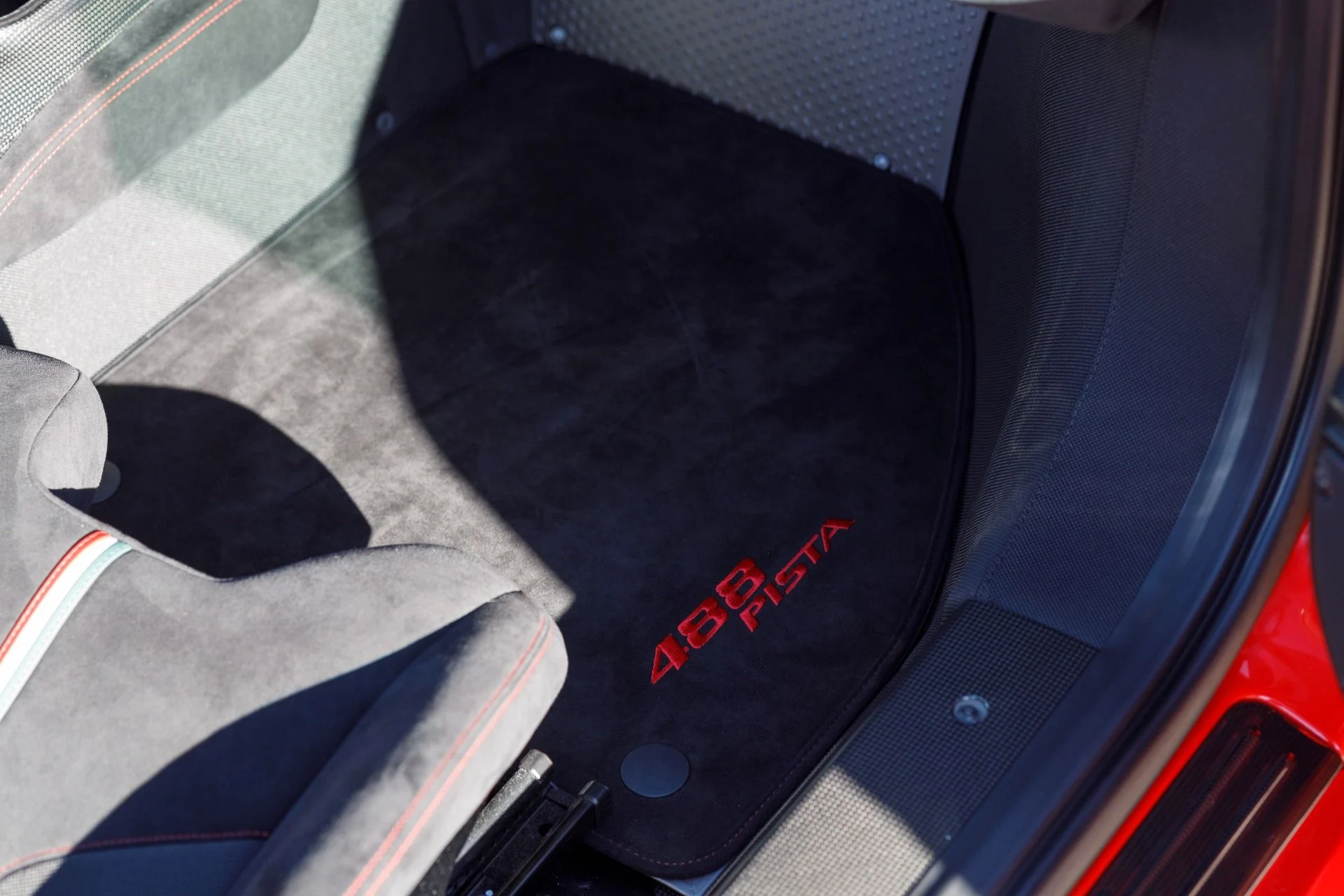 mph068_1652230698_Used_2020_Ferrari_488_Pista_1765914948_ce6f541ce7