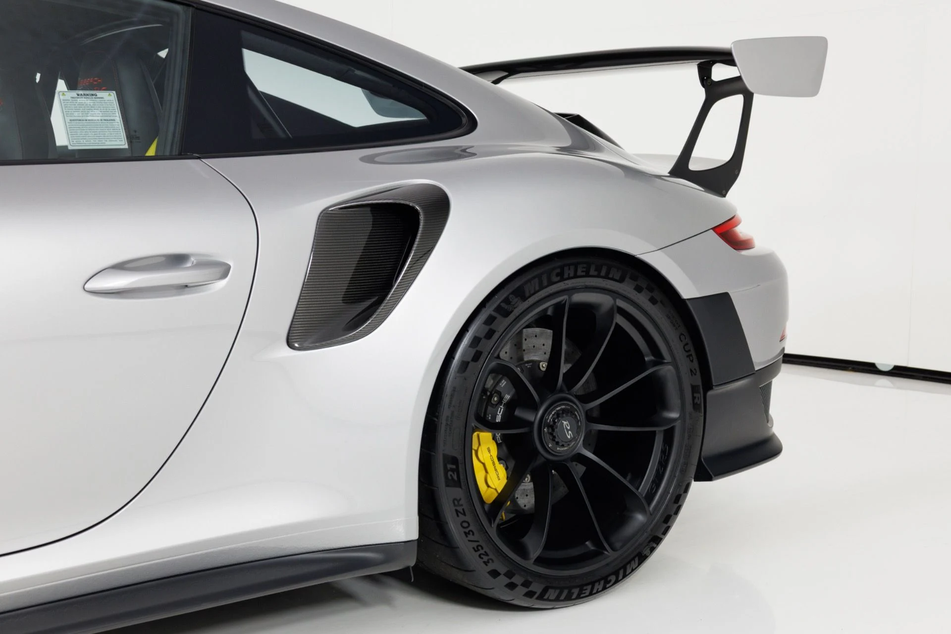 mph068_1667896861_Used_2018_Porsche_911_GT_2_RS_1791916169_41a052a824