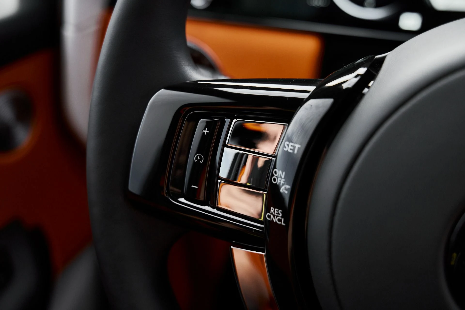 mph068_1674661410_Used_2025_Rolls_Royce_Cullinan_Base_1770950930_e29a41089f