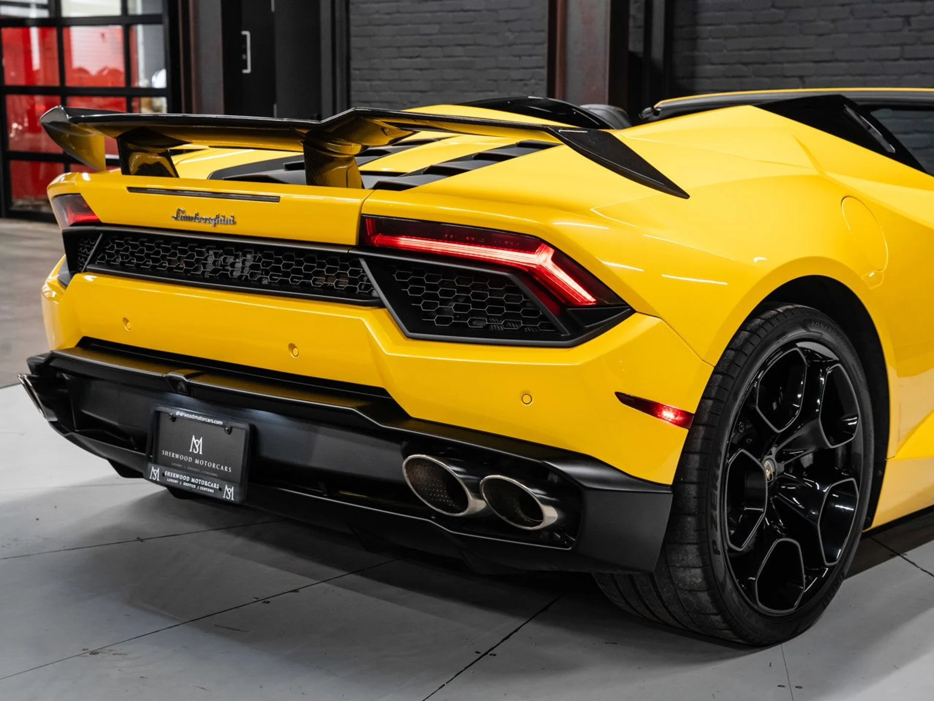 mph068_1724511510_lamborghini_huracan_2017_cc7444ac8e