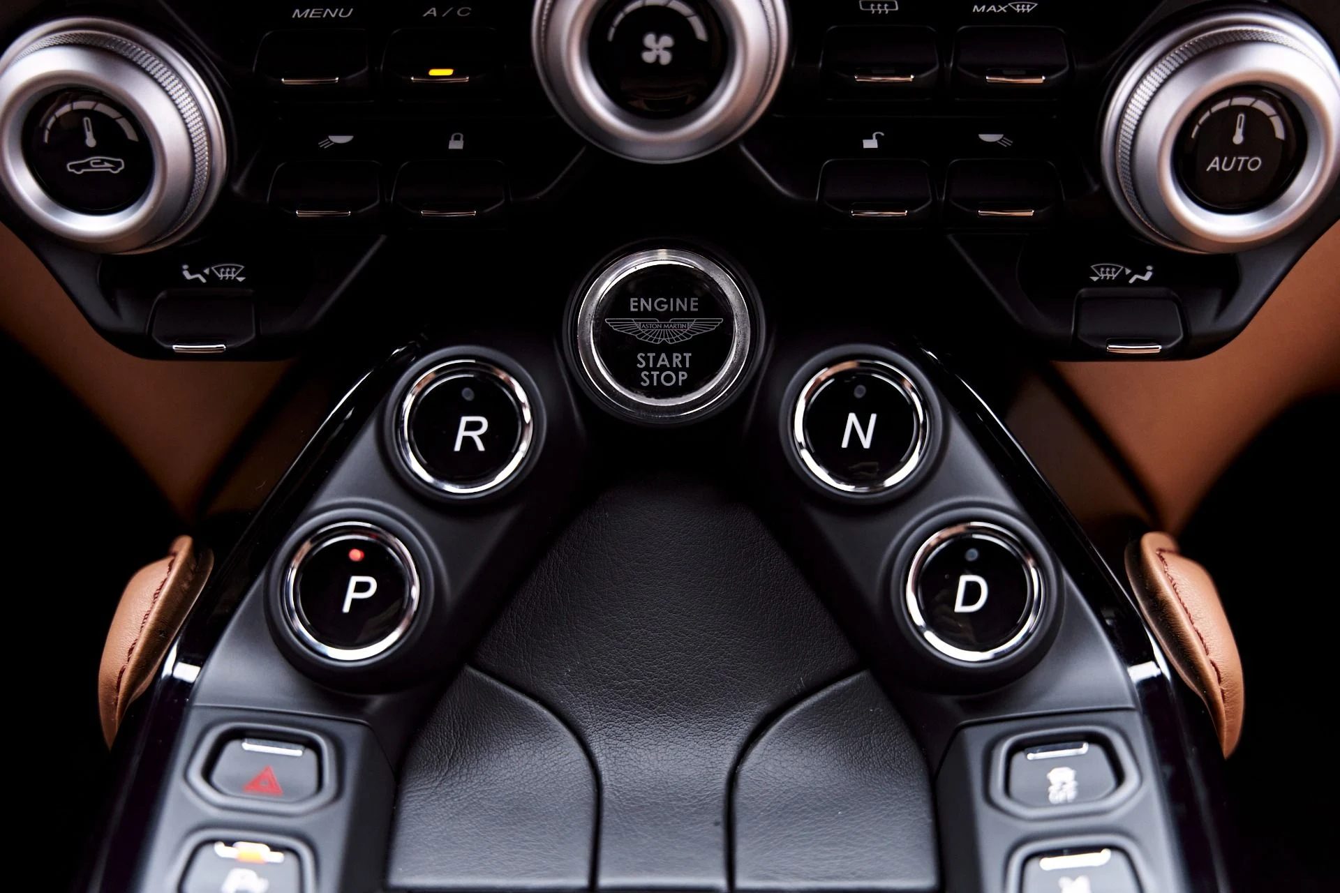 mph068_1728971884_Used_2020_Aston_Martin_Vantage_Base_1777504356_aaaefb638b