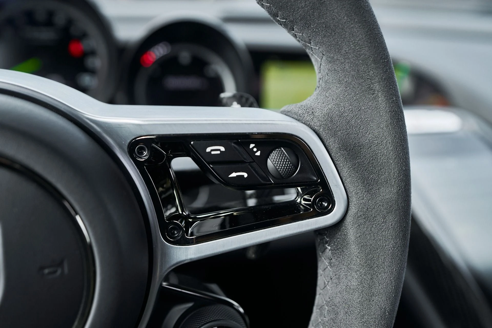 mph068_1740934201_Used_2015_Porsche_918_Spyder_w_Weissach_Package_1764874366_09e9a813bf