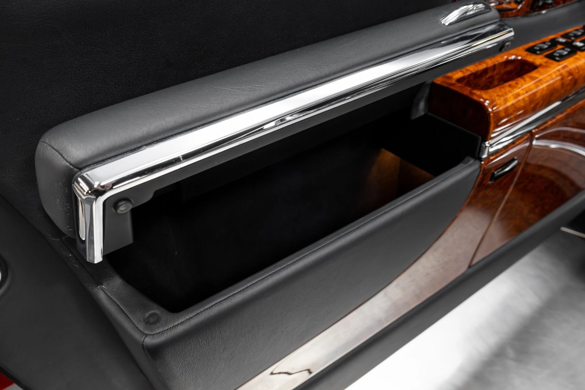 mph068_1791899424_Used_2004_Maybach_57_1769486757_7736a185cd