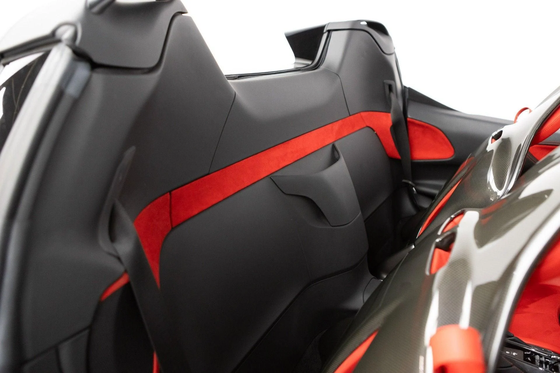 mph068_1838700044_Used_2022_Ferrari_SF_90_Spider_1777382785_07f6be18cf