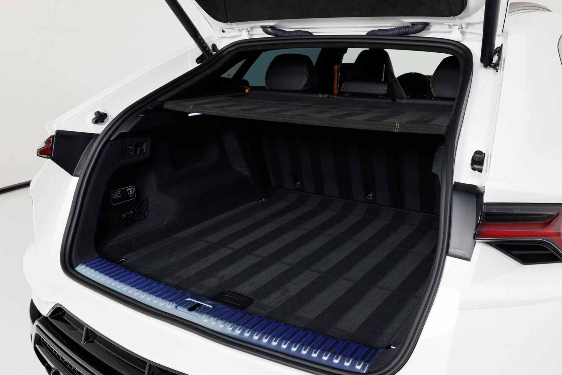 mph068_1888424443_Used_2024_Lamborghini_Urus_S_1775674860_ef666b54f6