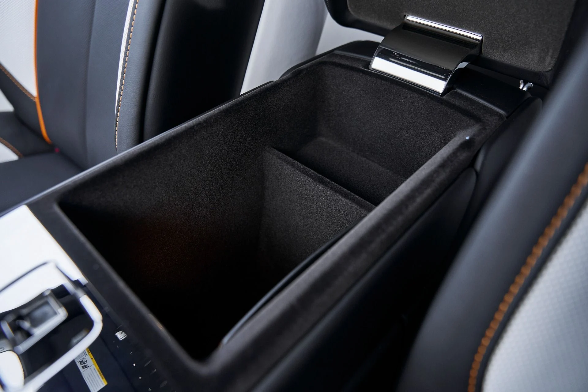 mph068_1891264277_Used_2026_Rolls_Royce_Cullinan_Base_1769135875_2d10351fc1