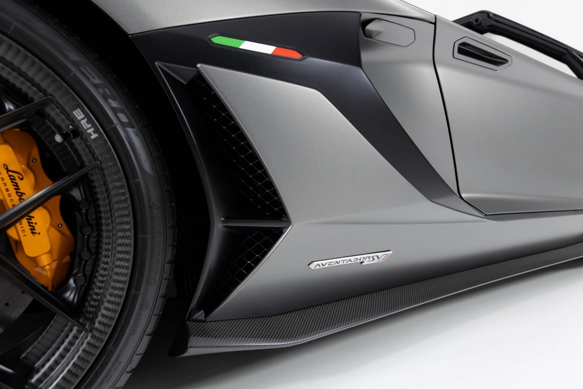 mph068_1917185368_Used_2020_Lamborghini_Aventador_SVJ_1759430166_42c504adad