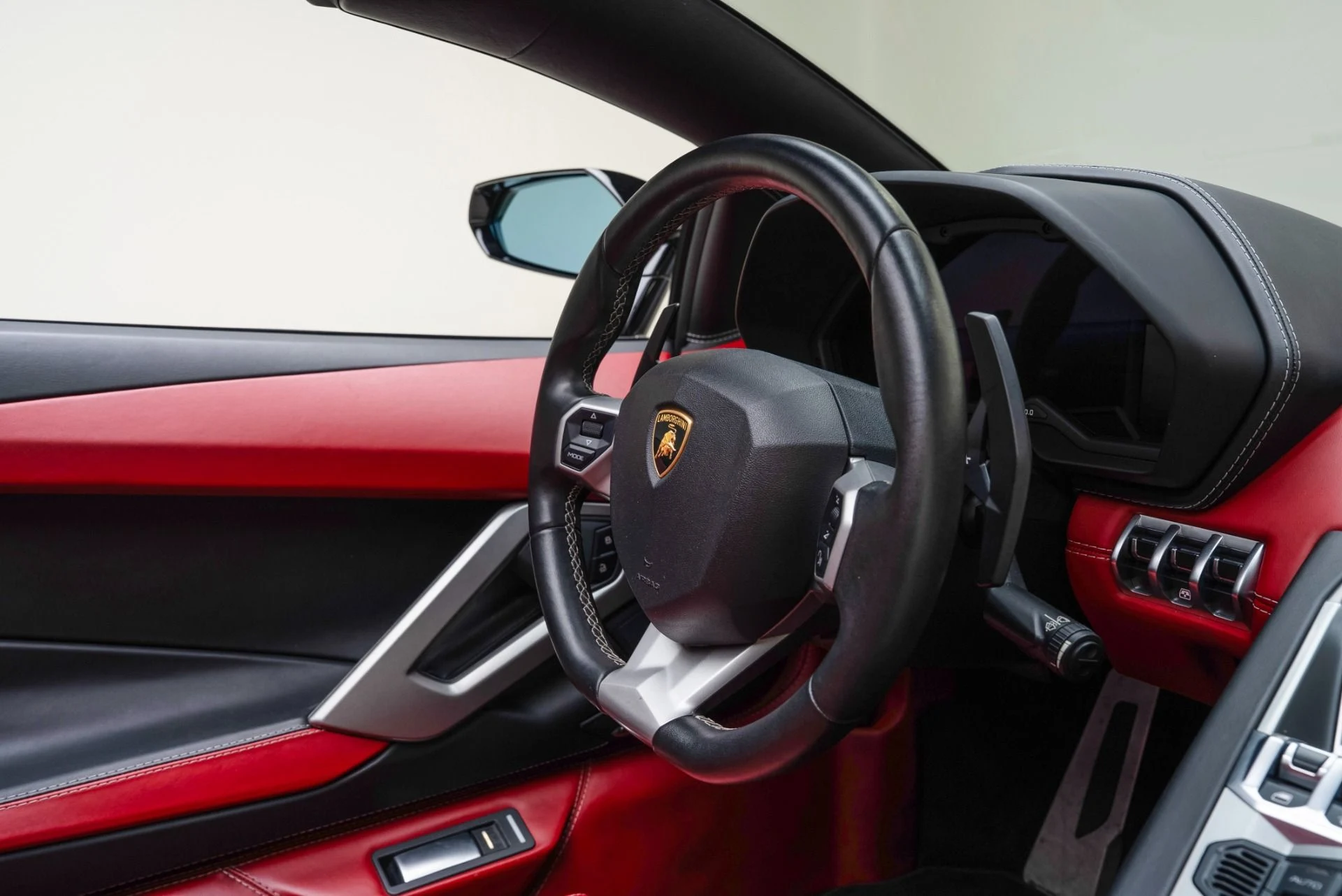 mph068_192433932_Used_2018_Lamborghini_Aventador_Roadster_LP_740_4_S_1779296904_df1526b90c