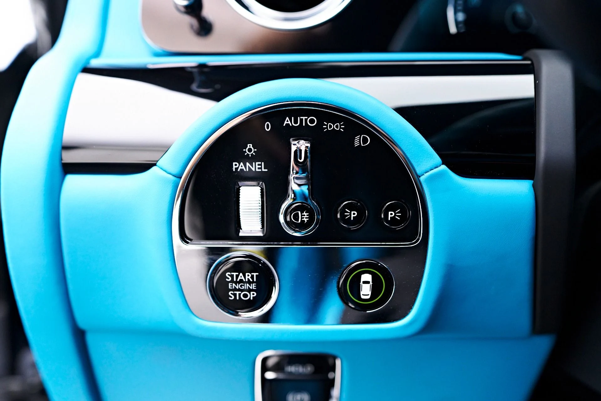 mph068_1956685619_Used_2024_Rolls_Royce_Ghost_Base_1755131984_ae05294ad7