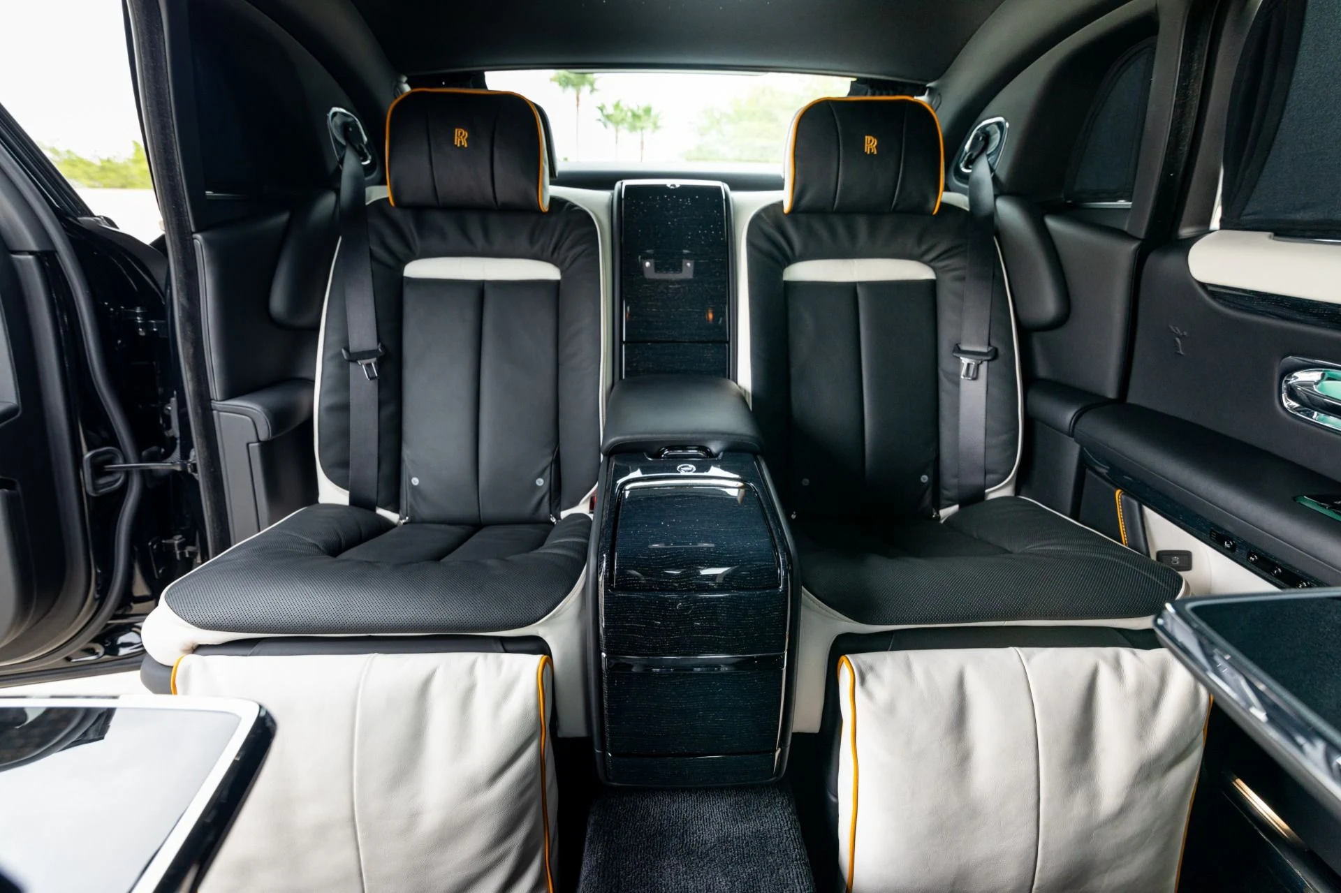 mph068_2029169533_Used_2021_Rolls_Royce_Ghost_EWB_1768869200_da36c14b10