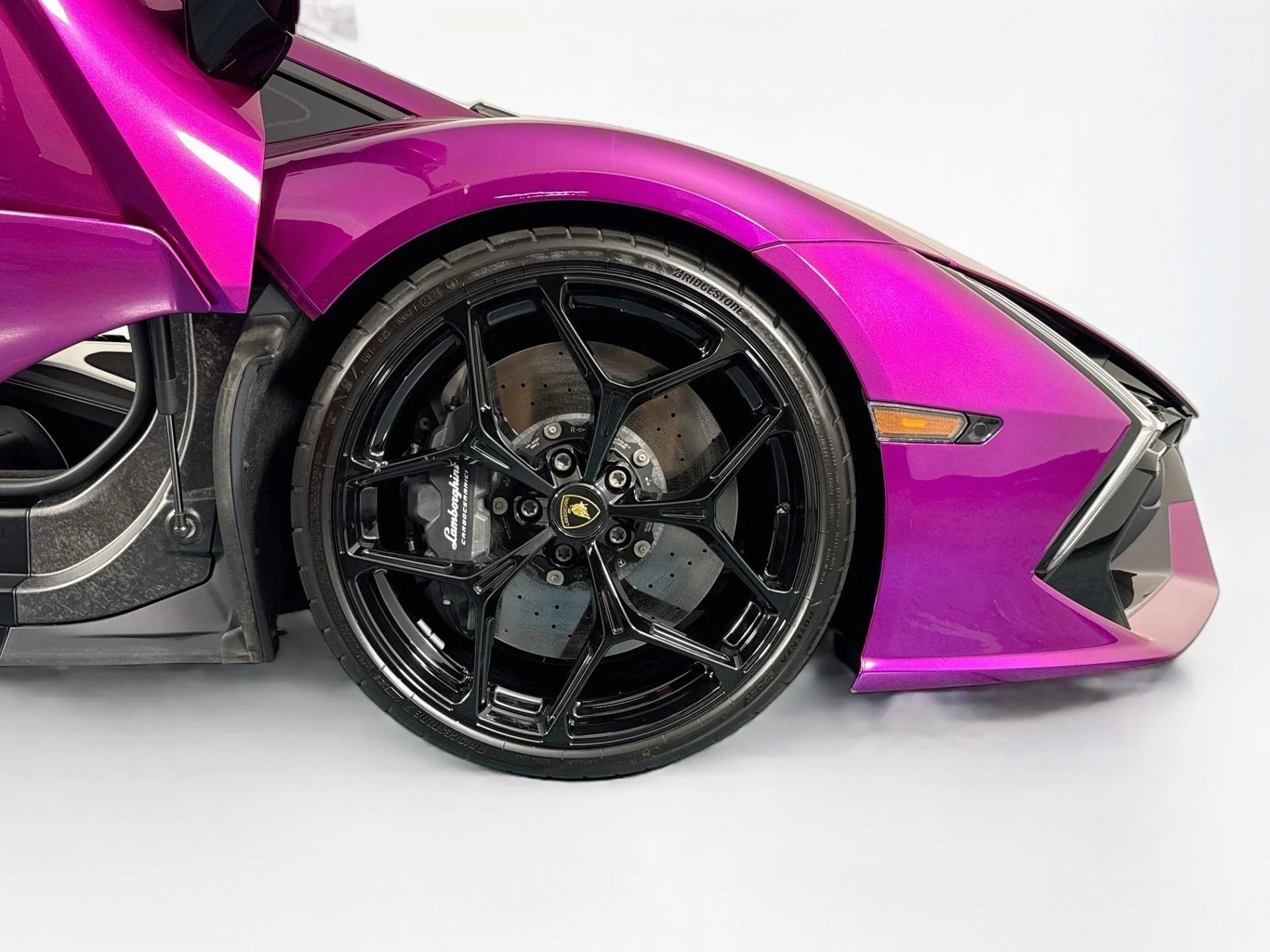 mph068_203383380_Used_2024_Lamborghini_Revuelto_1787336746_7f70033d62