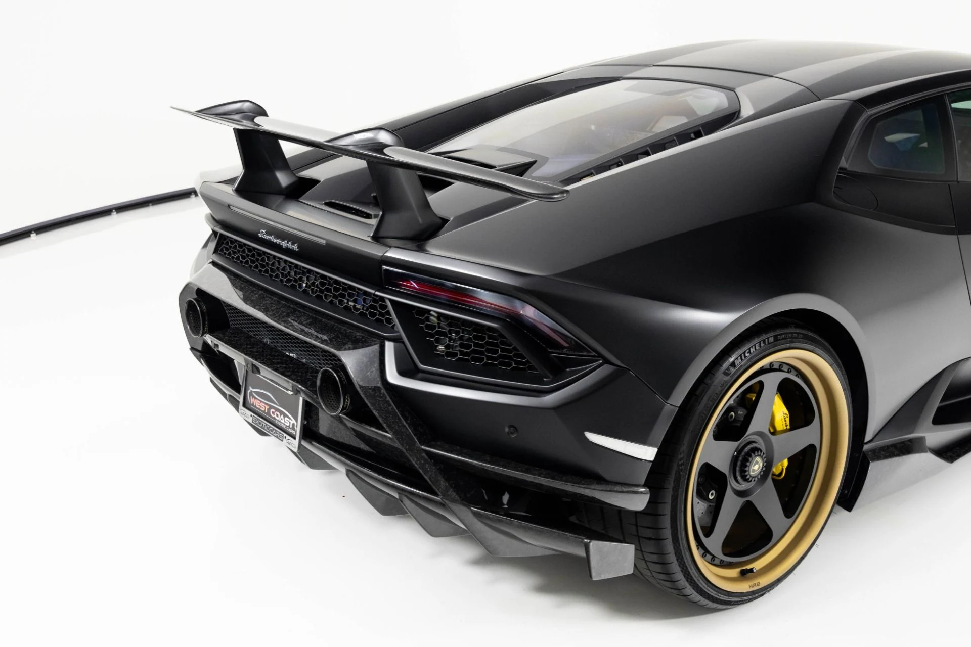 mph068_2060471135_Used_2018_Lamborghini_Huracan_Performante_1762565938_dd8a48a8e9