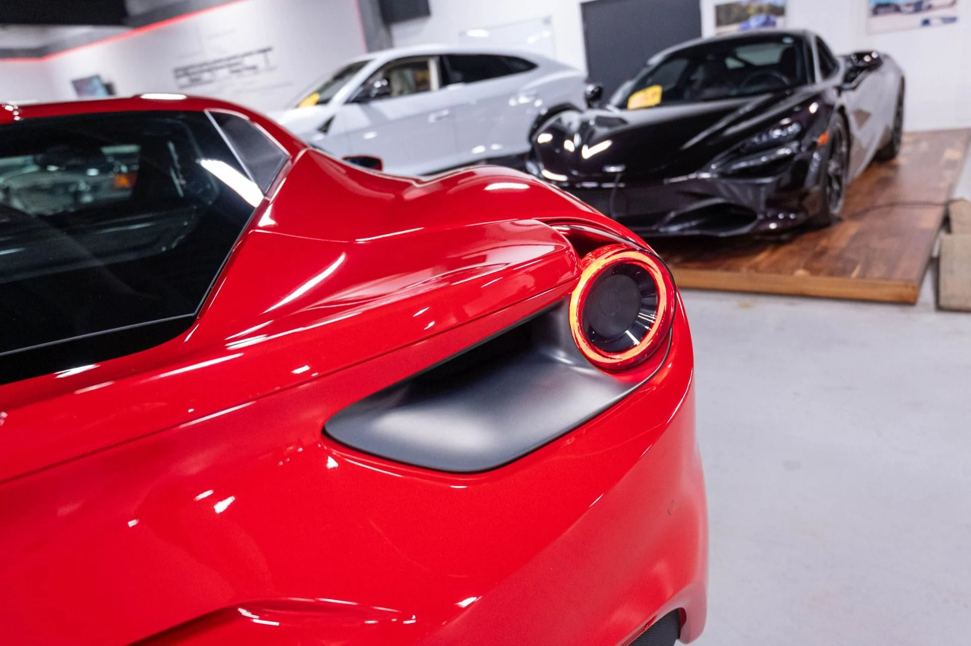 mph068_2086997522_Used_2018_Ferrari_488_GTB_1786120239_98a40fddc5