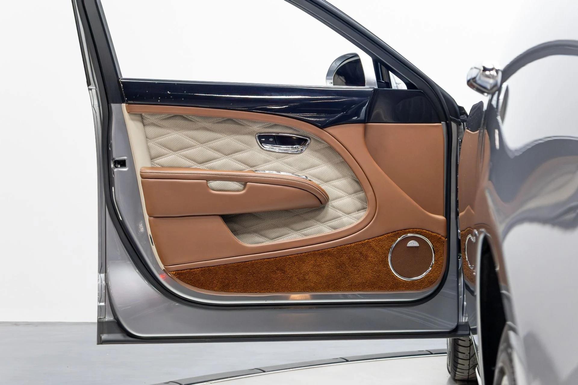 mph068_2148591909_Used_2017_Bentley_Mulsanne_Speed_1775685979_ea193aef54