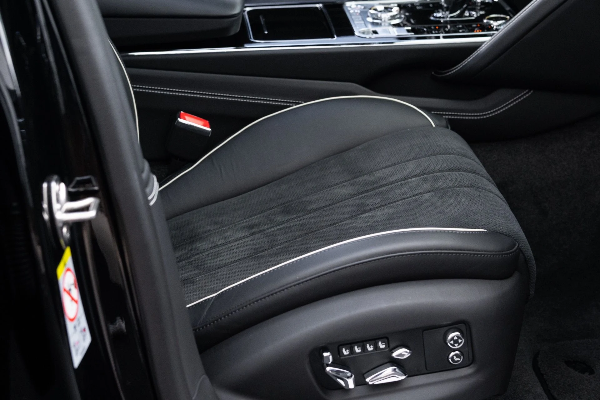 mph068_2162097319_Used_2023_Bentley_Flying_Spur_S_V8_1778782784_60f330c5cf