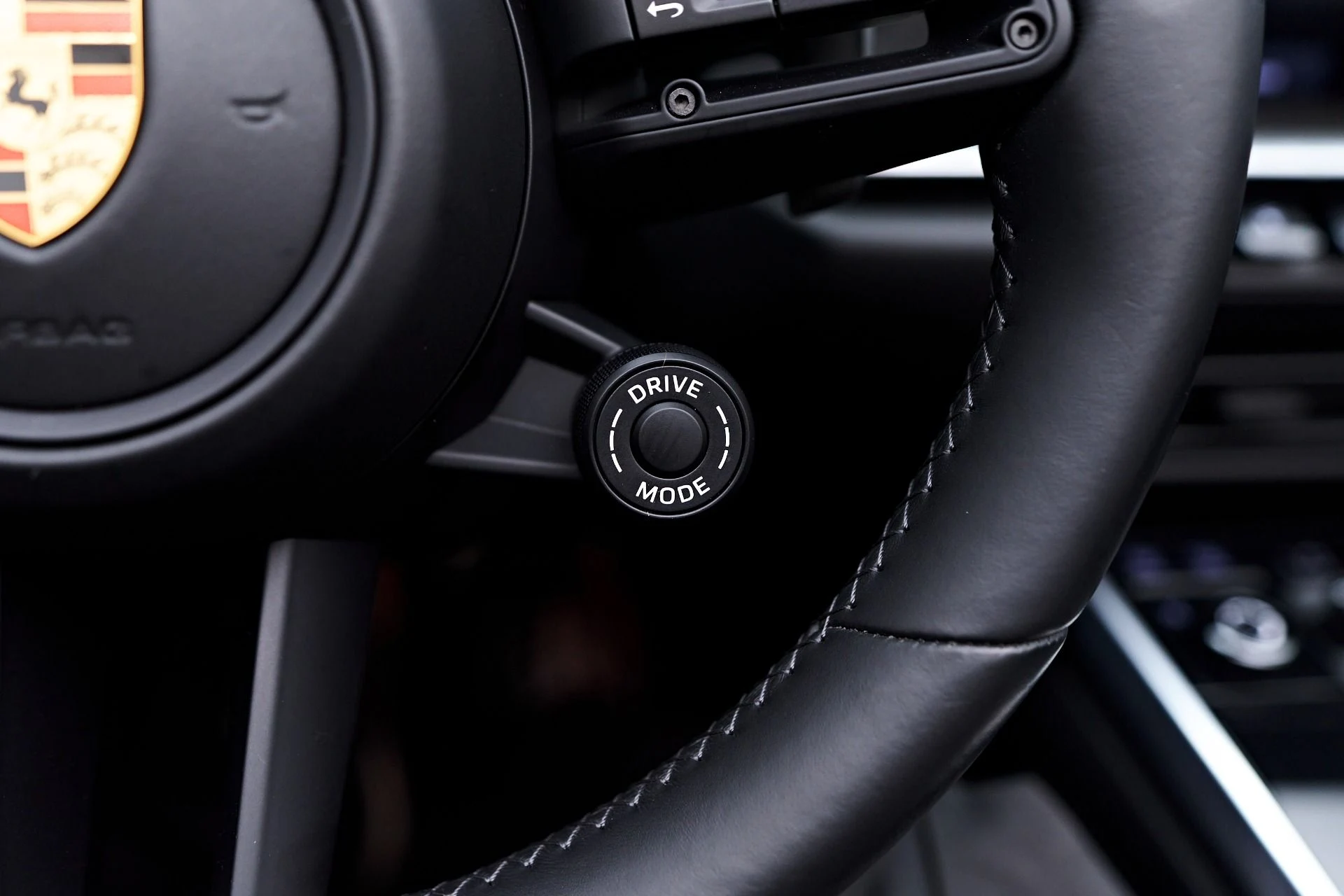 mph068_2171473115_Used_2023_Porsche_911_Turbo_S_1755219386_b8ff904739