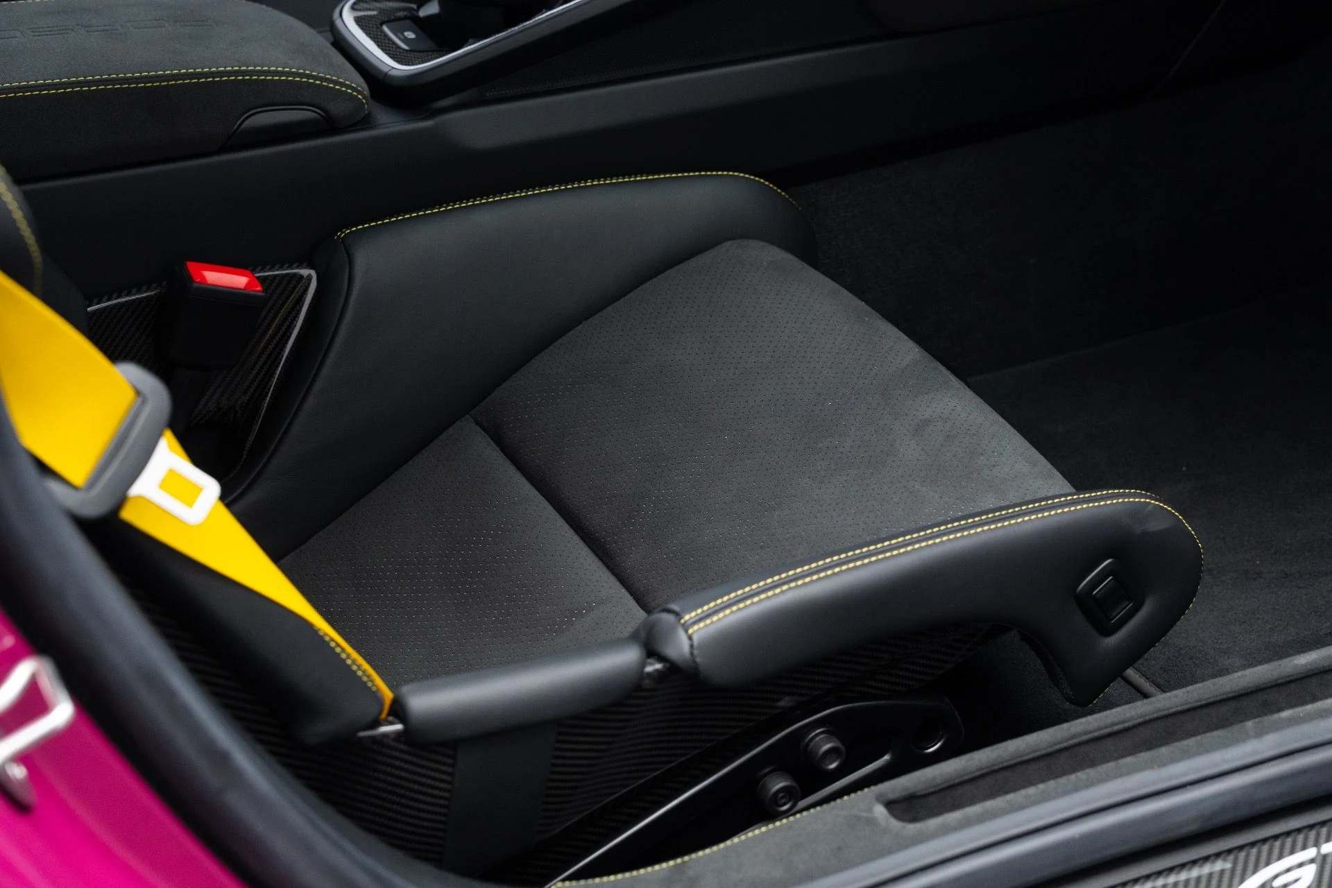 mph068_2180255504_Used_2024_Porsche_911_GT_3_1776966322_477e28c59b