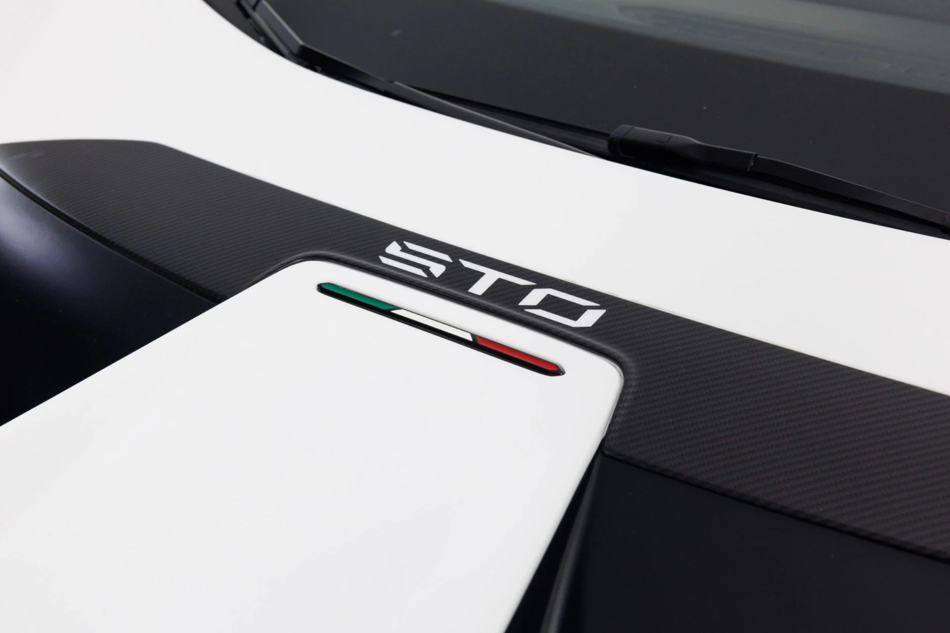 mph068_2205279117_Used_2021_Lamborghini_Huracan_STO_1789754437_d3a21ca450