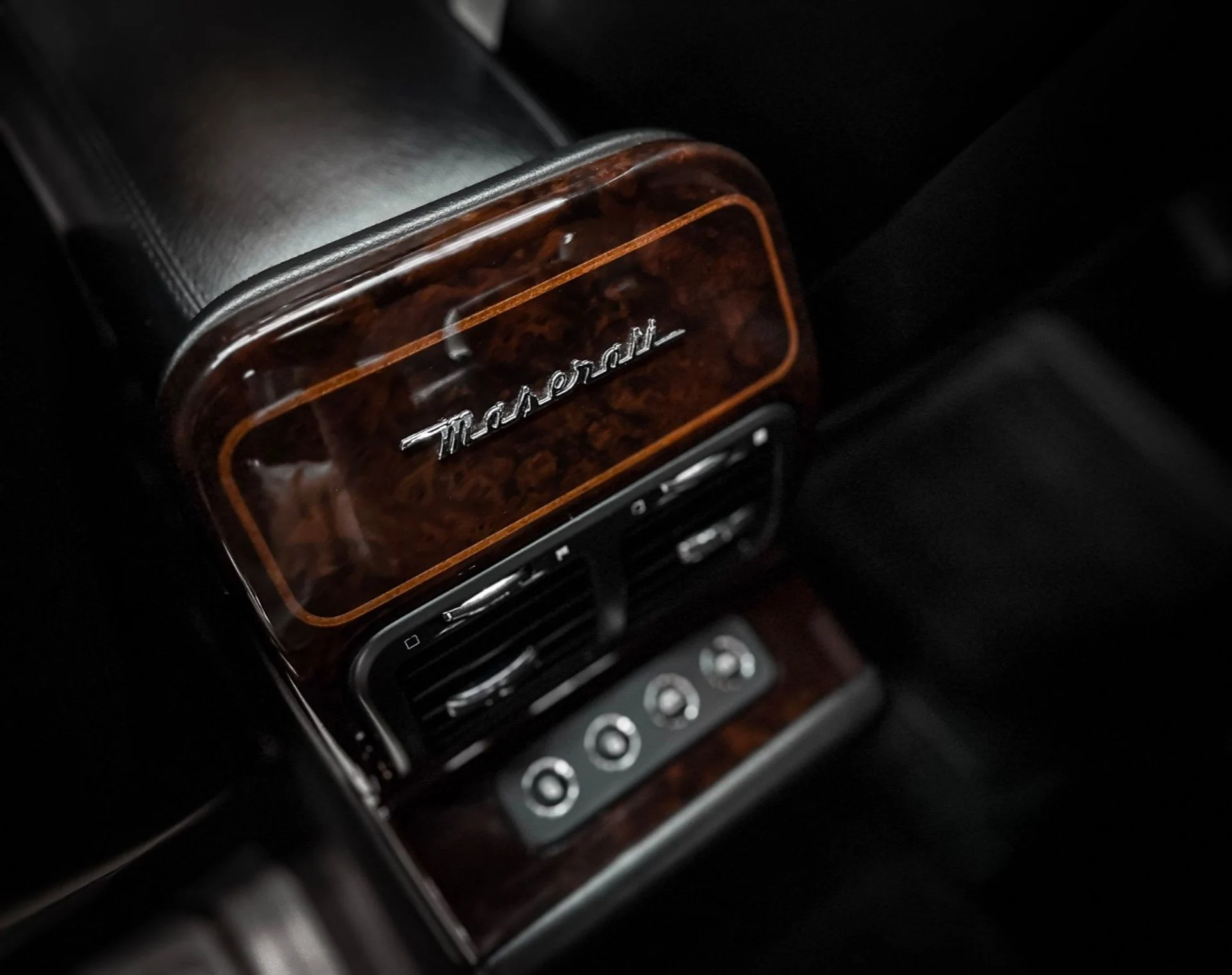 mph068_2275117671_36879351_01621_2011_maserati_quattroporte_018_af7c346248