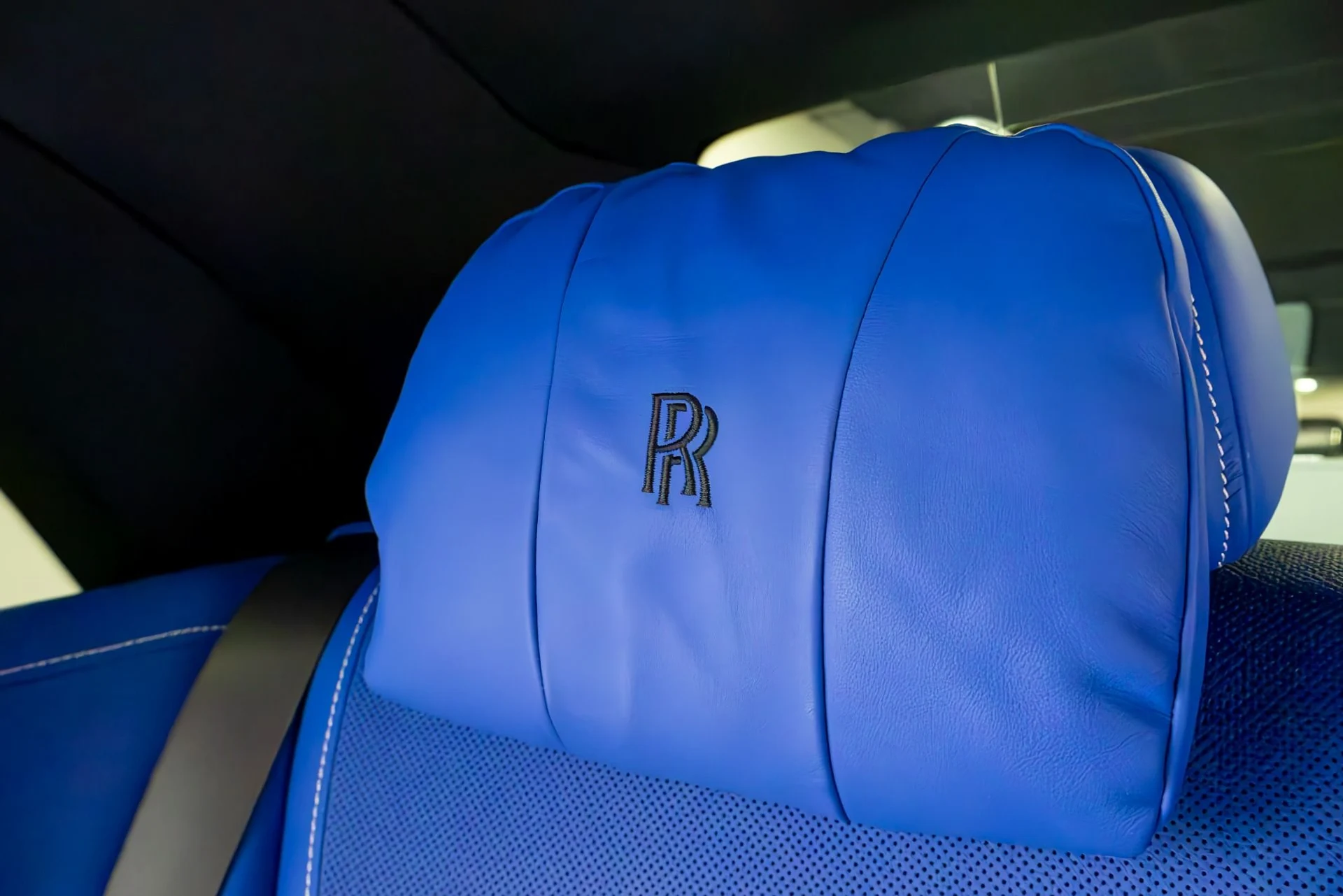 mph068_2288117314_Used_2017_Rolls_Royce_Ghost_Black_Badge_1764012368_742264e76e