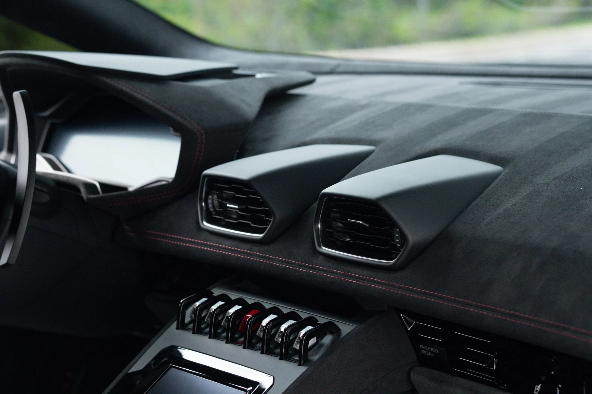 mph068_2372274786_Used_2024_Lamborghini_Huracan_Sterrato_1775279109_b1b147ec9b