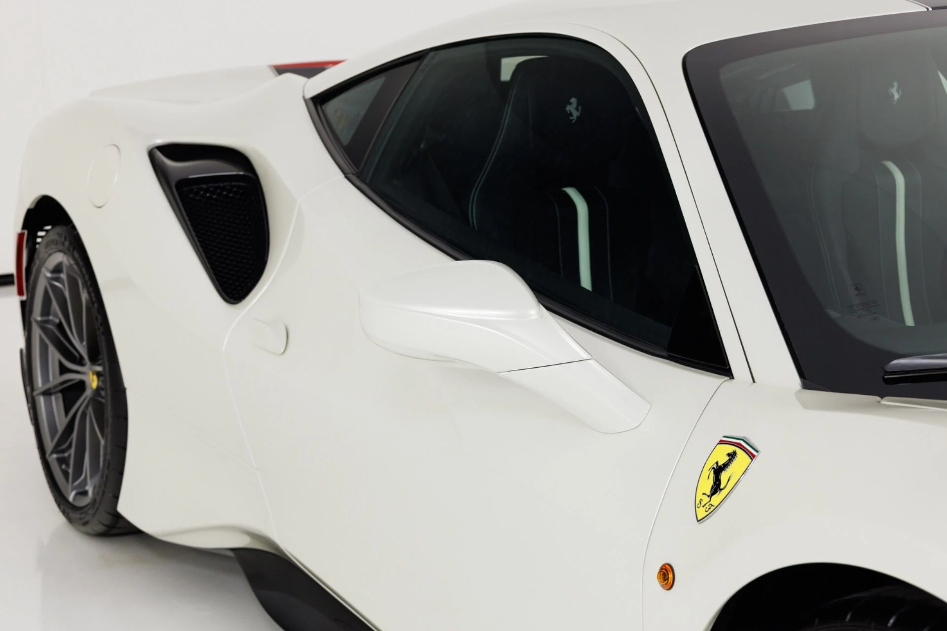 mph068_2491758916_Used_2020_Ferrari_488_Pista_1791475678_4a2214923f