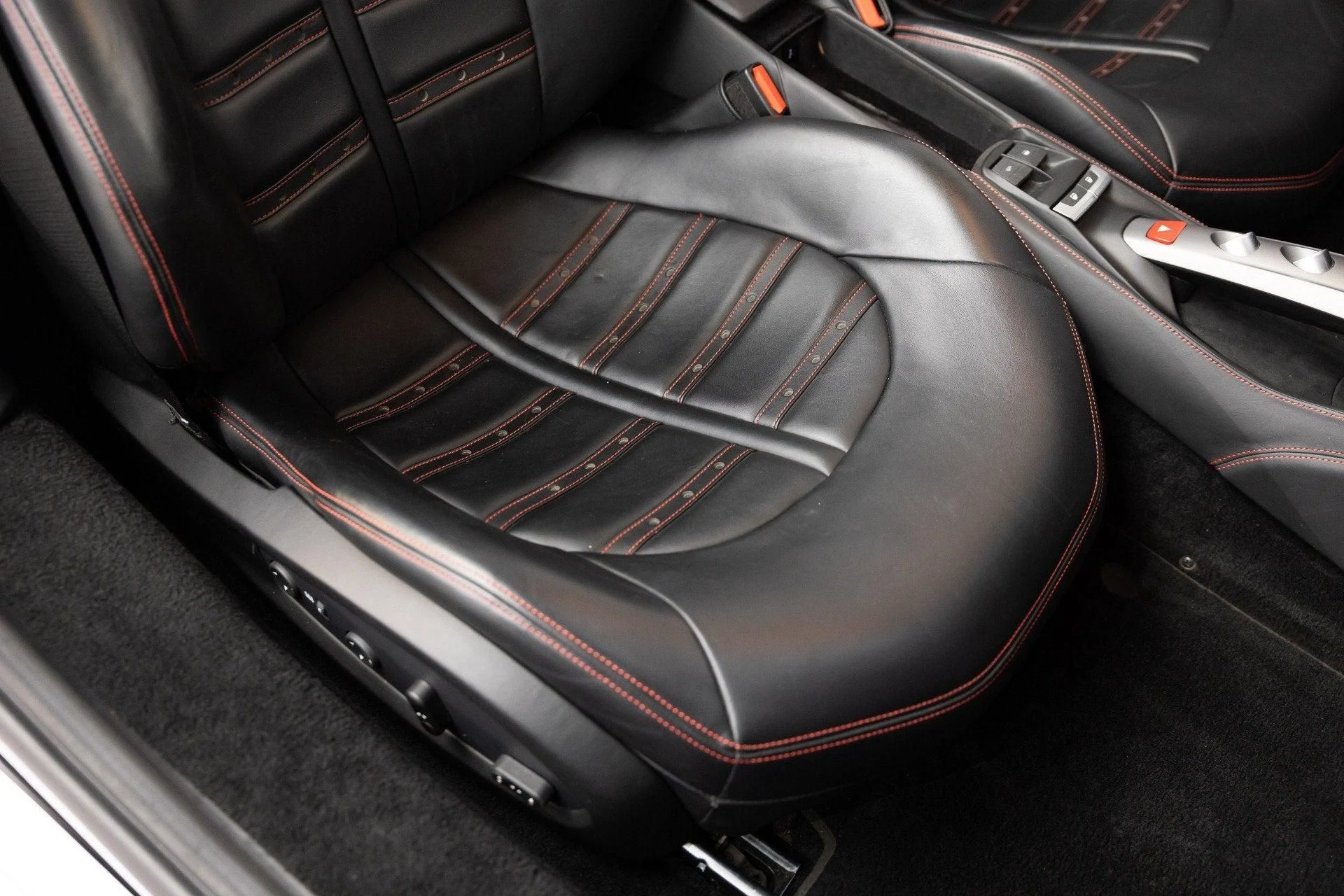 mph068_2505478271_Used_2017_Ferrari_488_Spider_1787836798_85098e7814
