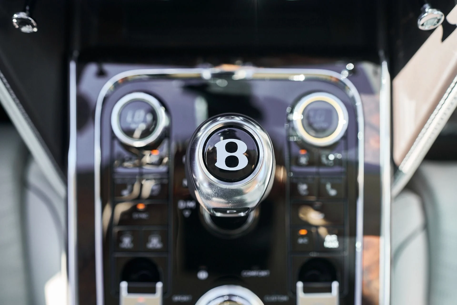 mph068_2506767934_Used_2025_Bentley_Flying_Spur_Speed_1762569279_2652dbedc4