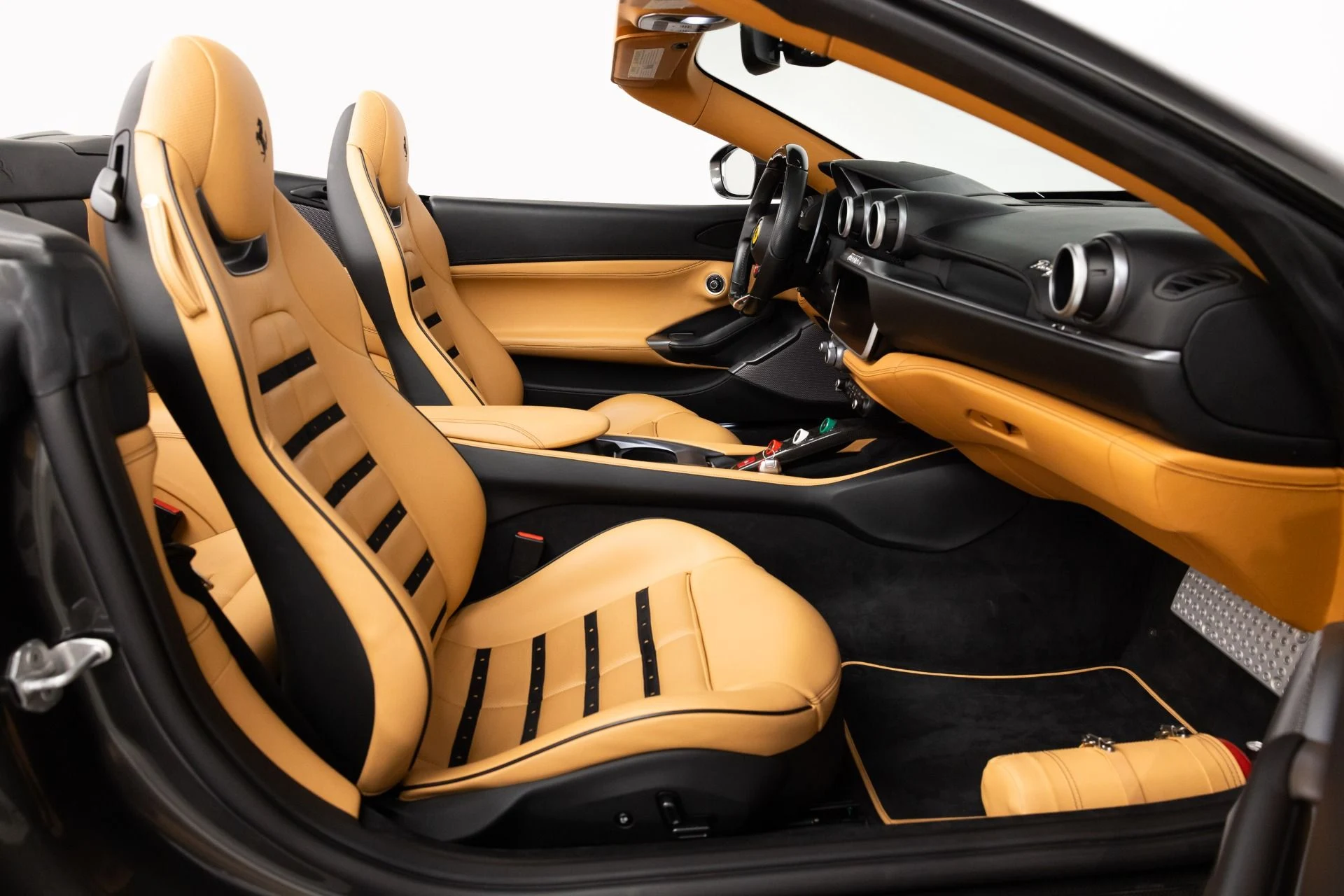 mph068_250783368_Used_2019_Ferrari_Portofino_1784318320_c2843b5b94