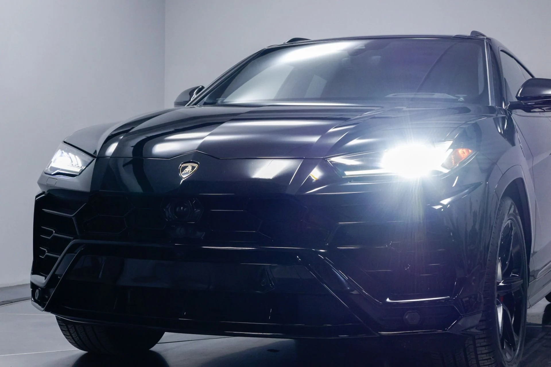 mph068_2560633612_Used_2019_Lamborghini_Urus_1760386221_2d97a30548