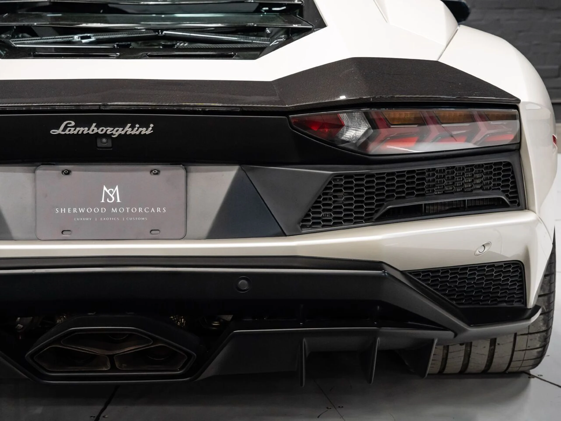 mph068_257148893_lamborghini_aventador_2017_cd45a0c23a