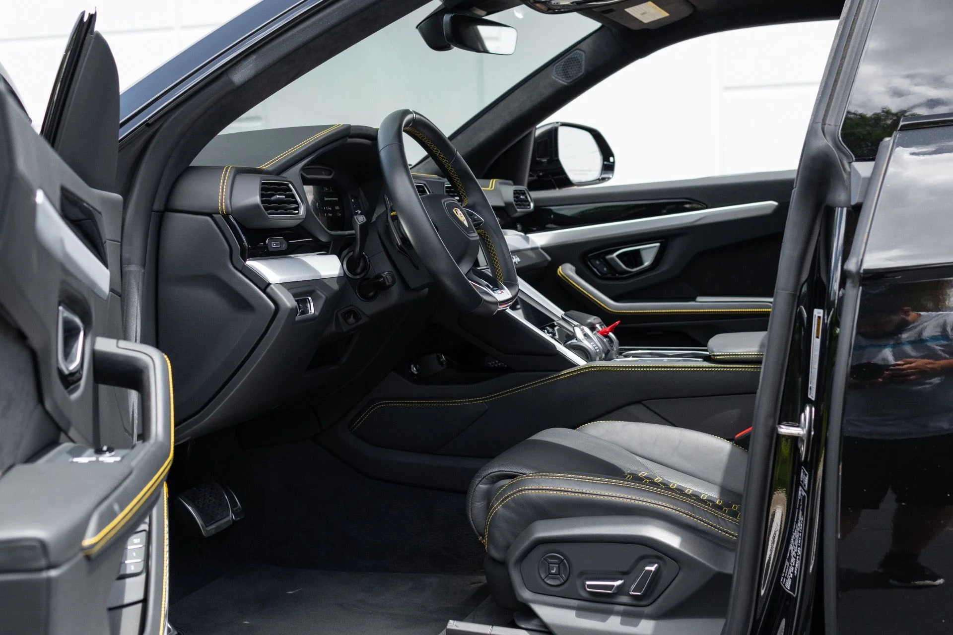 mph068_260222041_Used_2022_Lamborghini_Urus_1776127250_d474026c3b