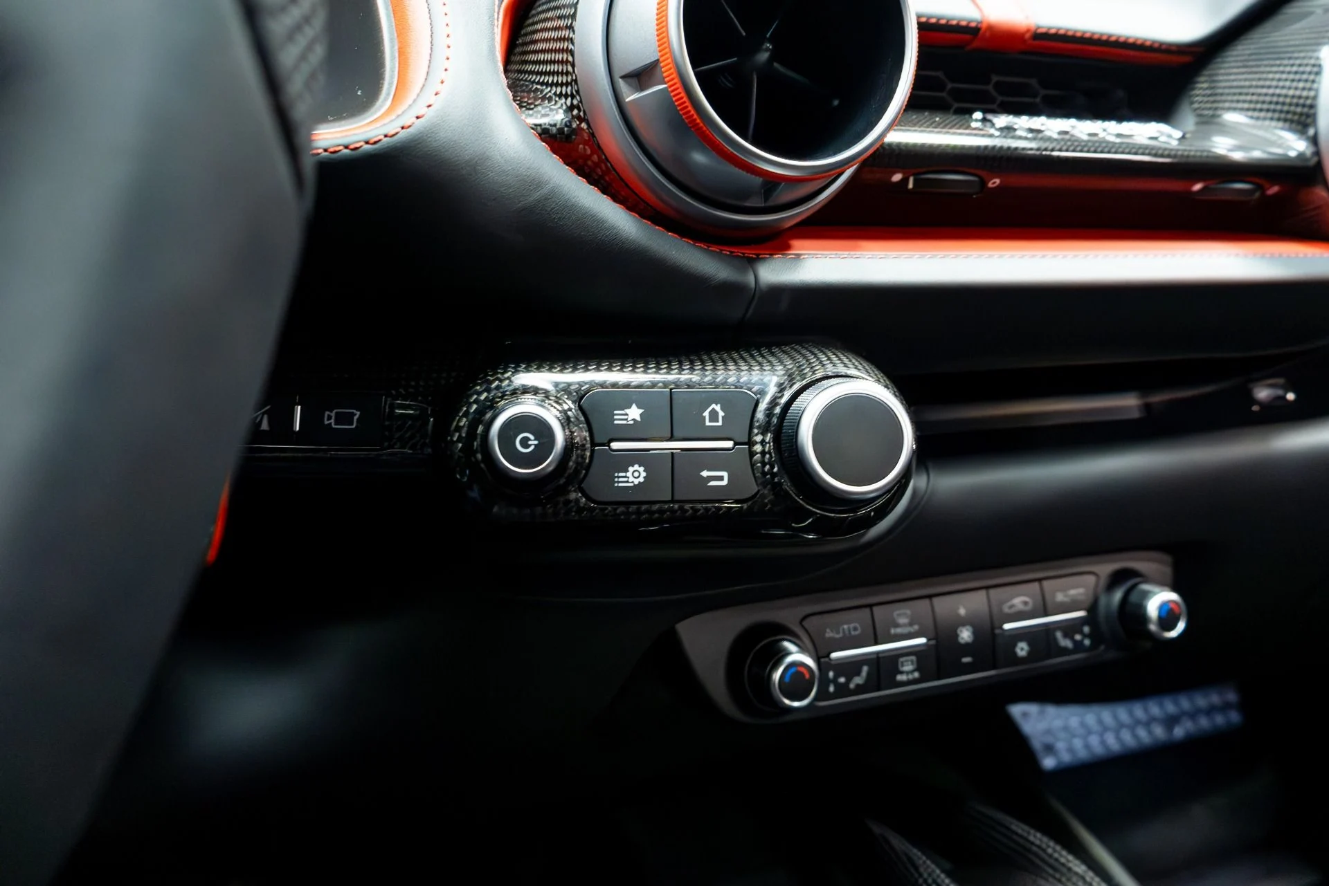 mph068_2617901760_Used_2018_Ferrari_812_Superfast_1777416678_2692f18be6