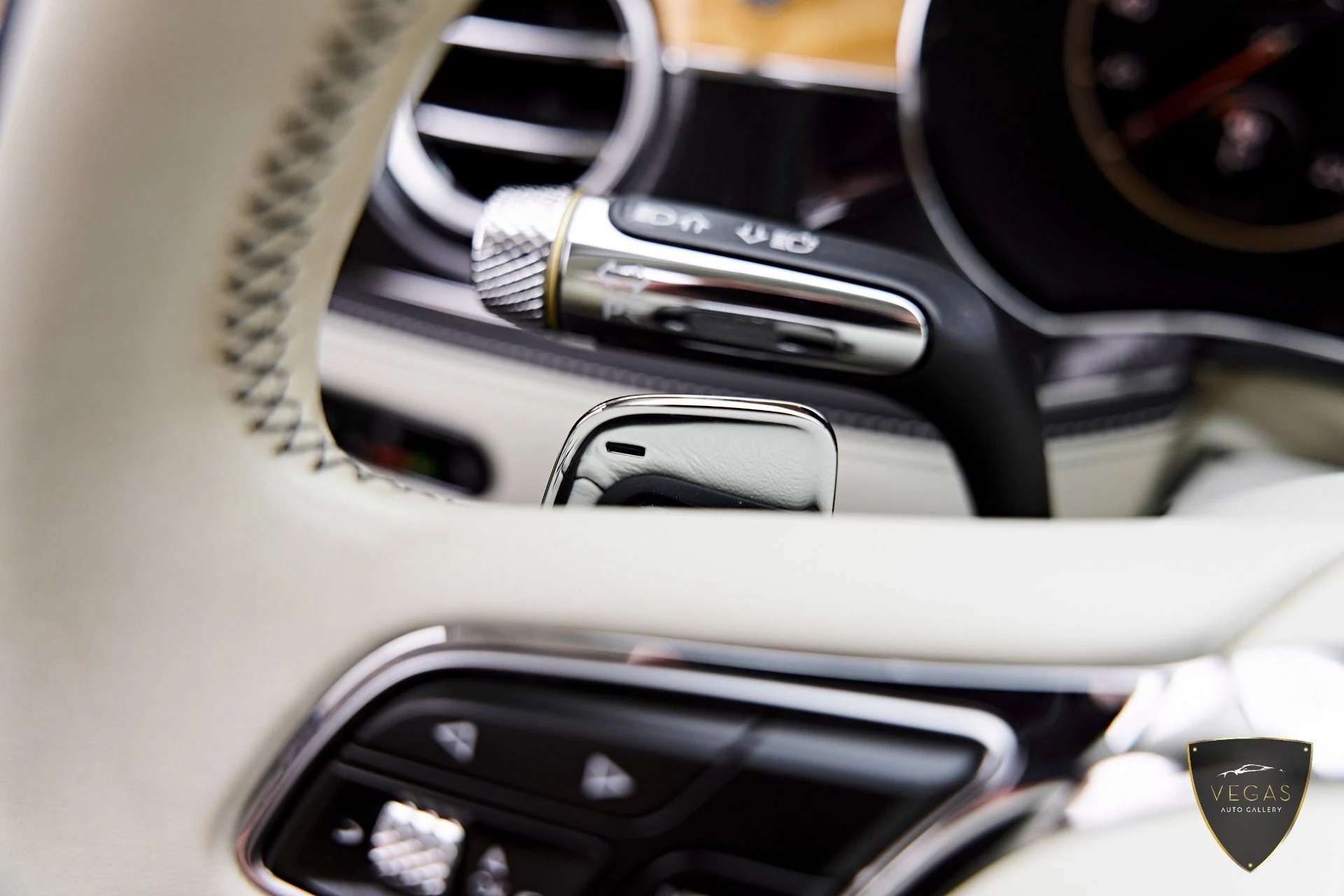 mph068_2643352835_Used_2022_Bentley_Flying_Spur_V8_1782495105_65121e6383